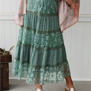 Lace horizon maxi skirt, size small